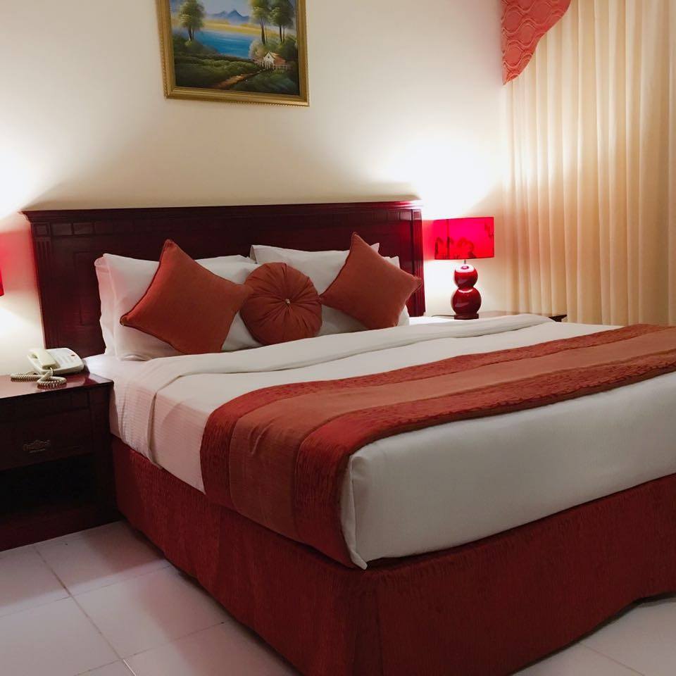 Flamingo Suite bed and headboard